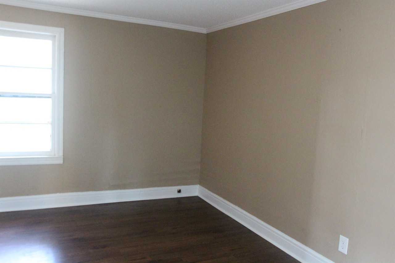 702 N Harding St - Photo 3 of 5