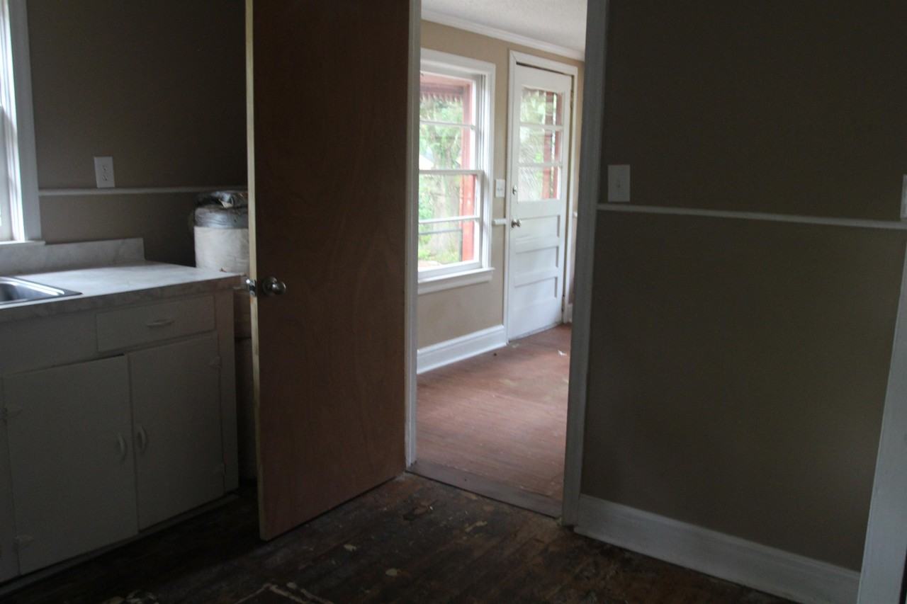 702 N Harding St - Photo 4 of 5