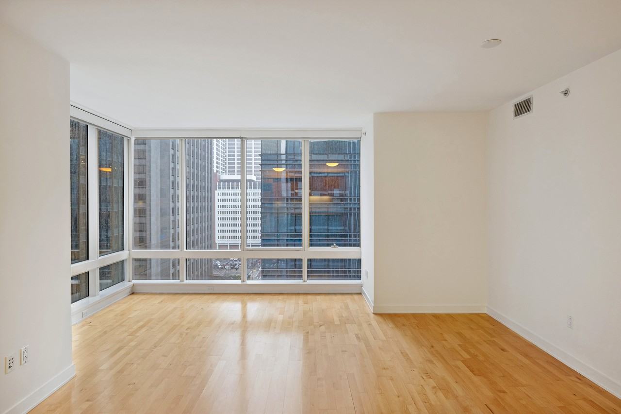 301 Mission St #14D - Photo 2 of 27