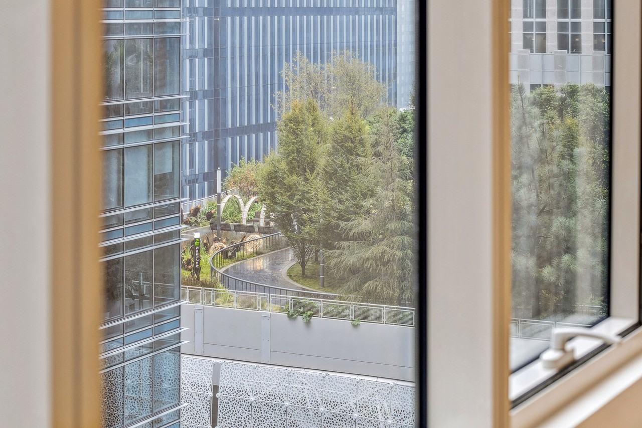 301 Mission St #14D - Photo 4 of 27