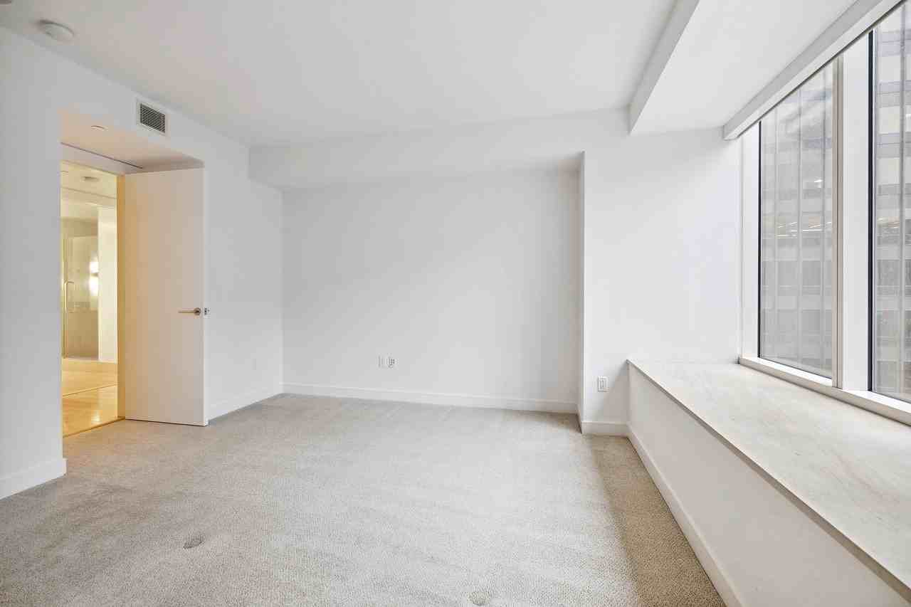 301 Mission St #14D - Photo 5 of 27