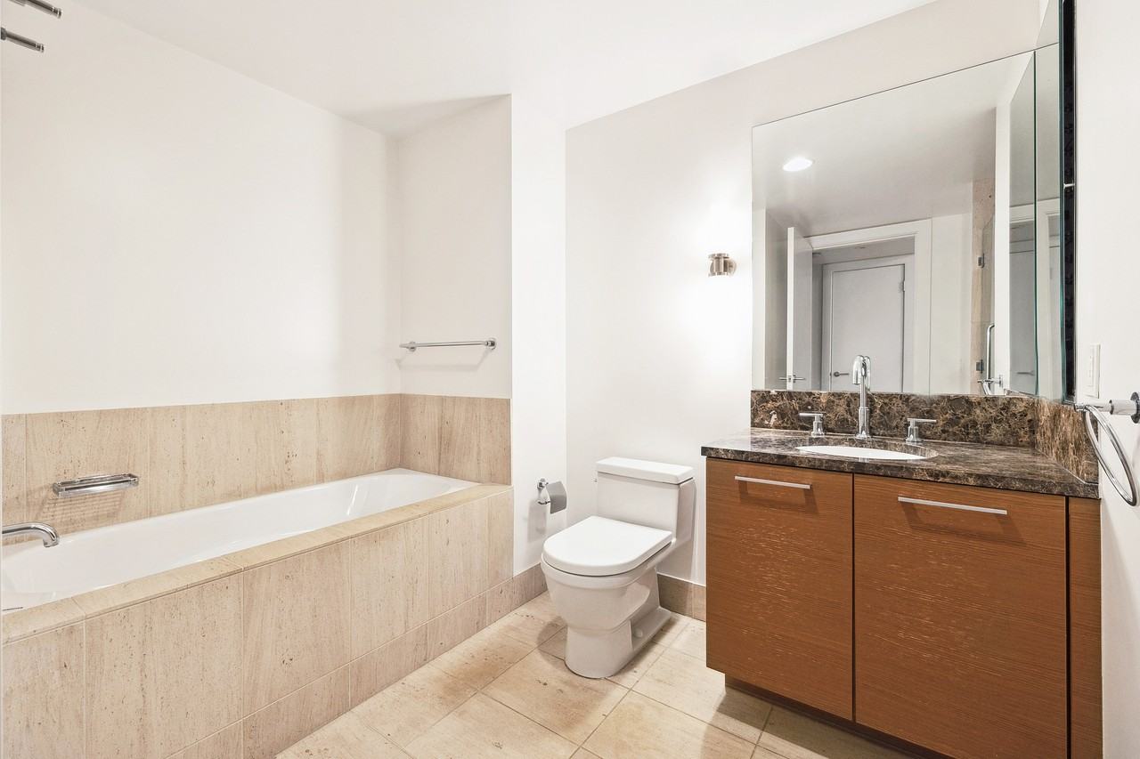 301 Mission St #14D - Photo 7 of 27