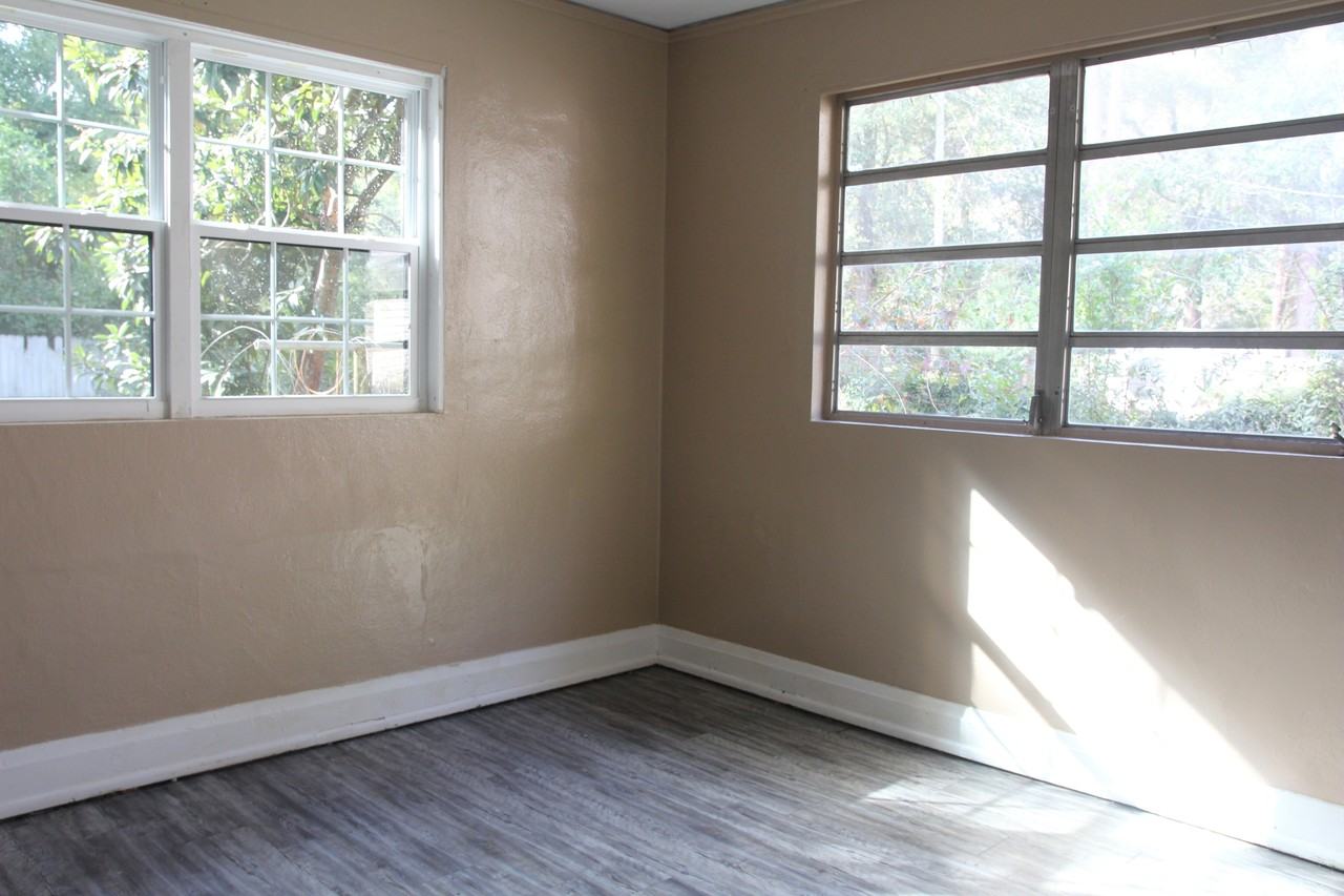 1114 W Lincoln Ave #1 - Photo 5 of 8