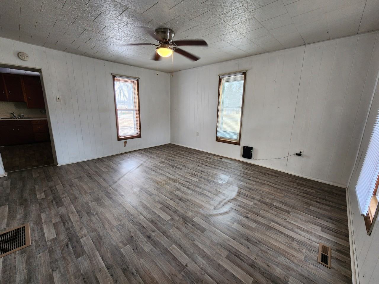 403 9th Ave Sw #1 - Photo 3 of 16