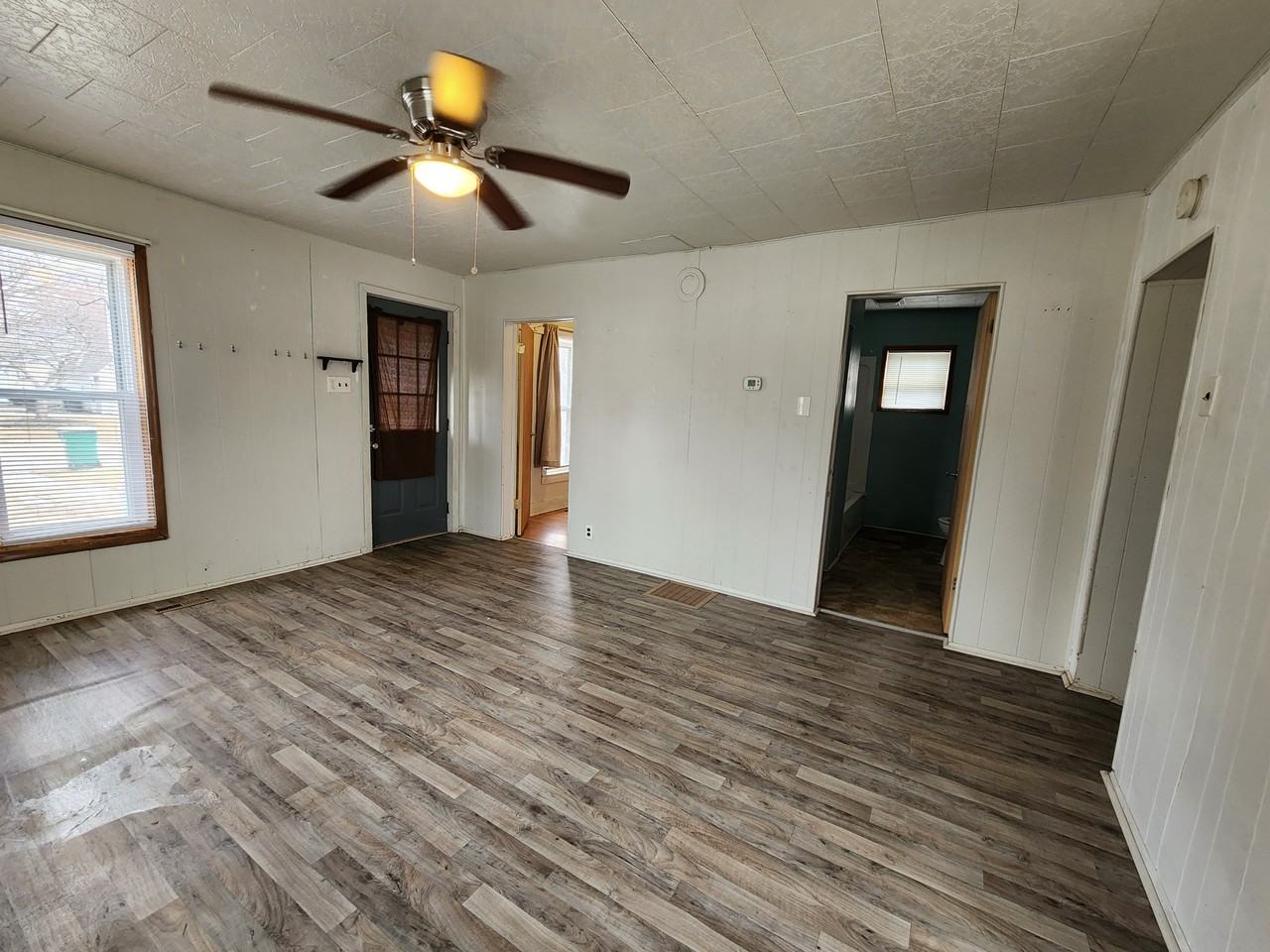 403 9th Ave Sw #1 - Photo 4 of 16