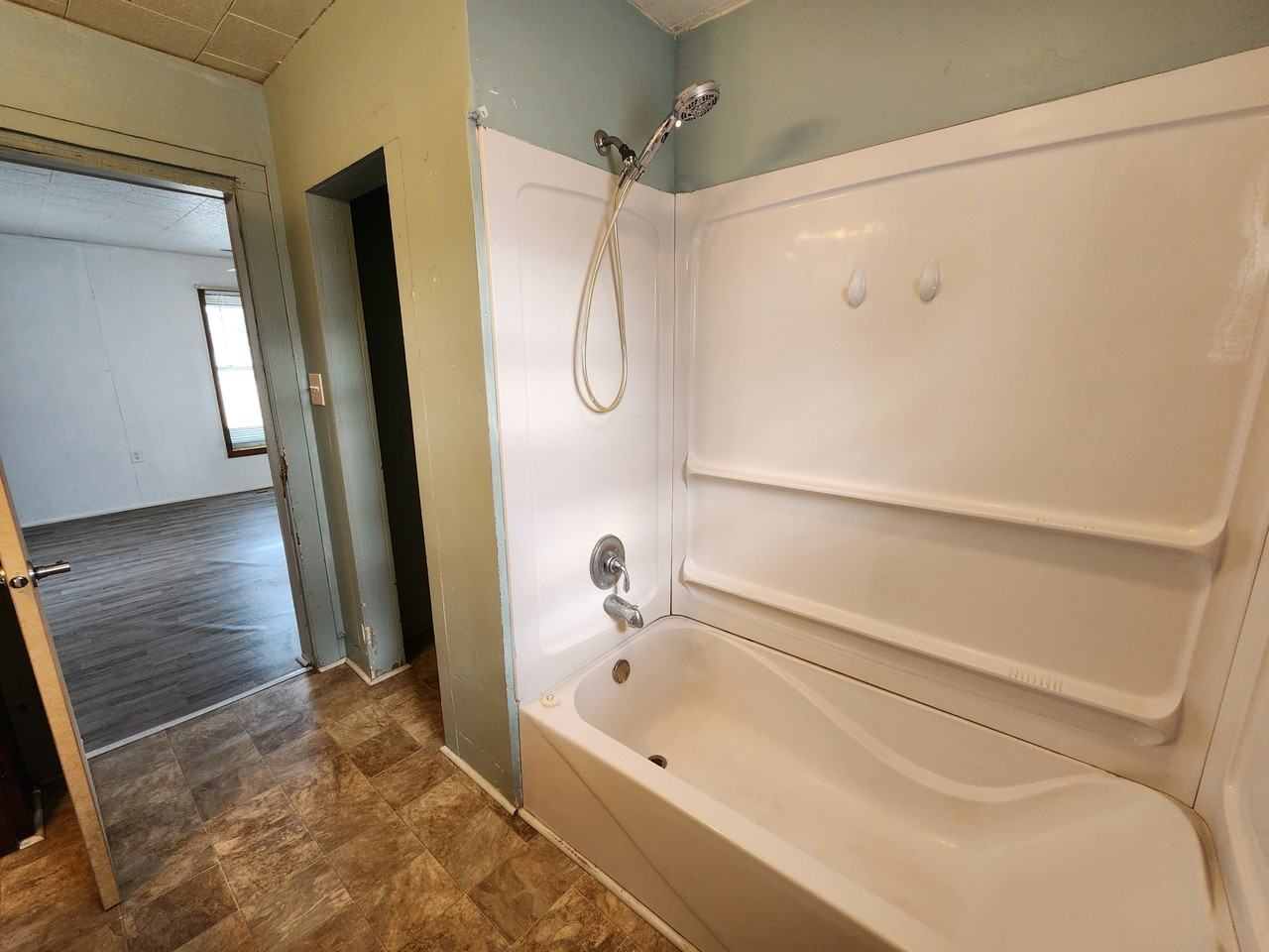 403 9th Ave Sw #1 - Photo 7 of 16