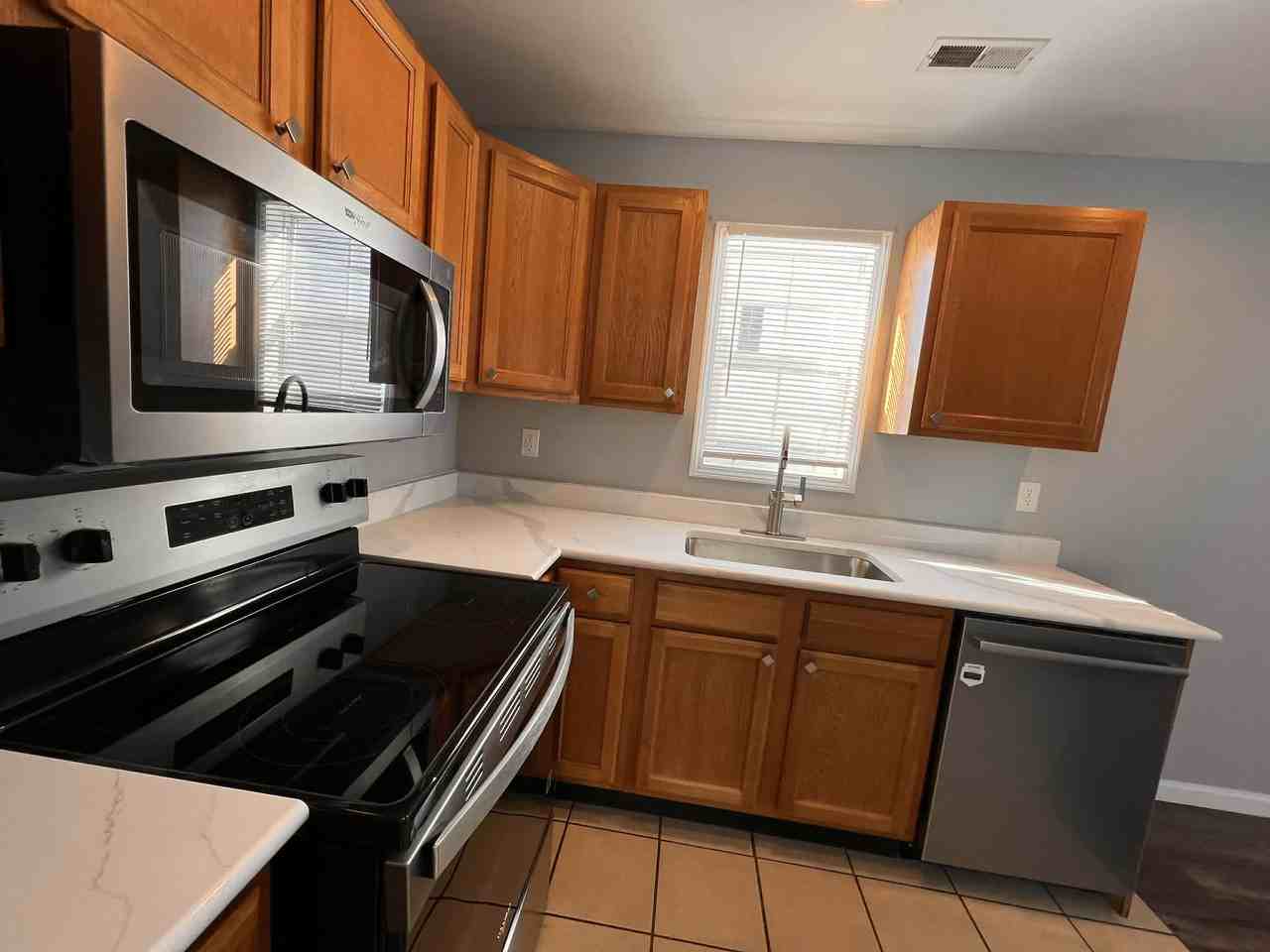 1703B Pleasant St #1703B - Photo 3 of 15