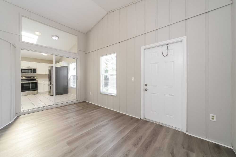 224 Kingshill Ct Se - Photo 3 of 16