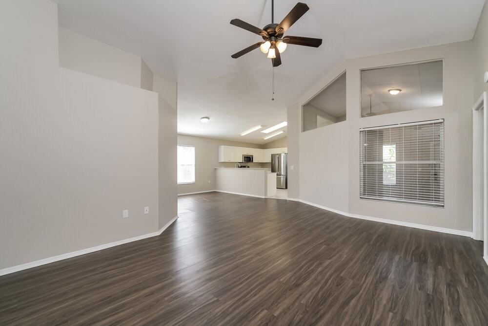 224 Kingshill Ct Se - Photo 4 of 16