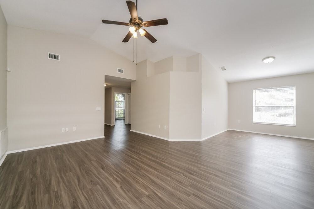 224 Kingshill Ct Se - Photo 5 of 16