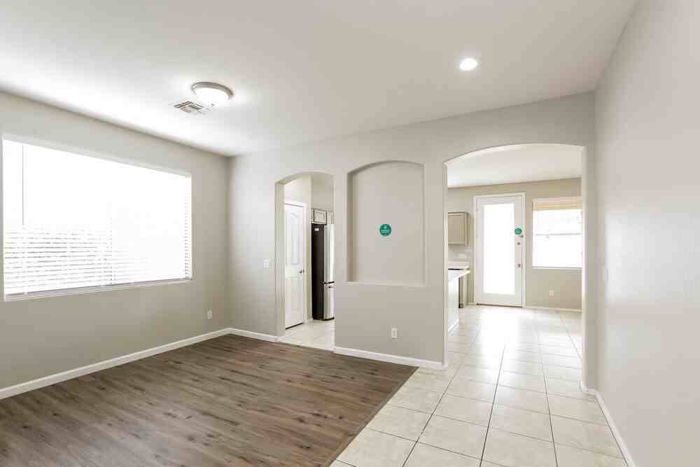 3447 E Powell Way - Photo 4 of 17