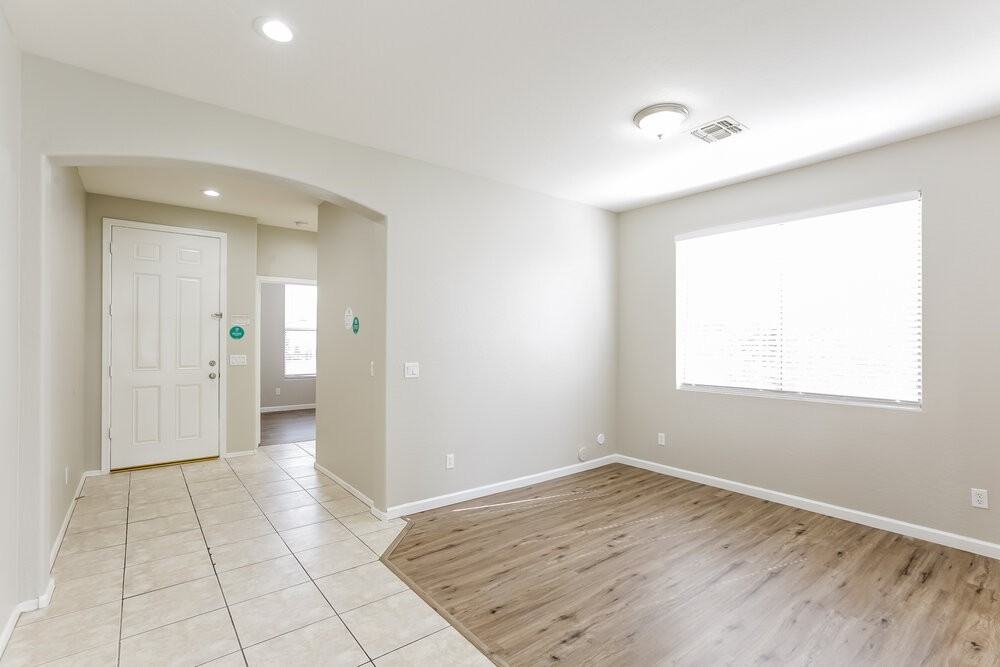 3447 E Powell Way - Photo 6 of 17