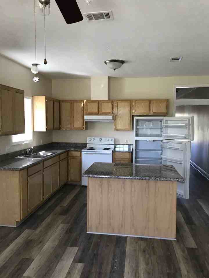 322 Saint Francis St #1 - Photo 5 of 8