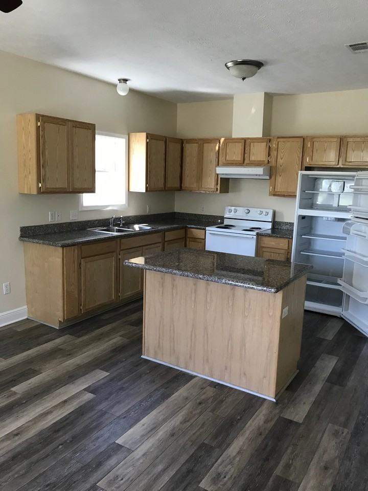 322 Saint Francis St #1 - Photo 6 of 8