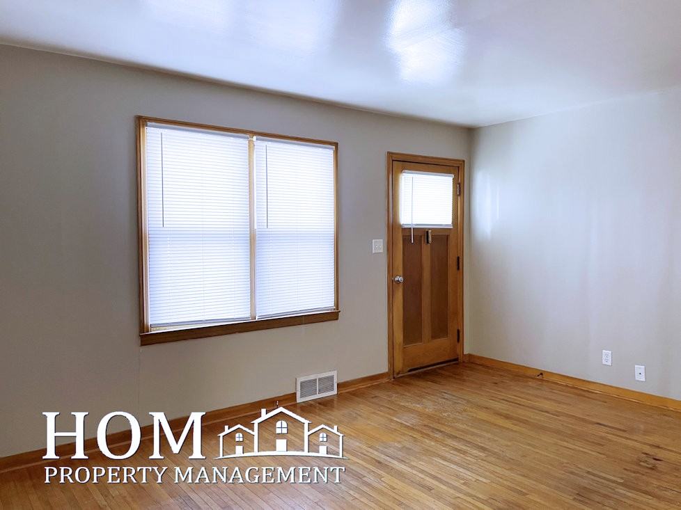 103 4th Ave Se #1 - Photo 2 of 17