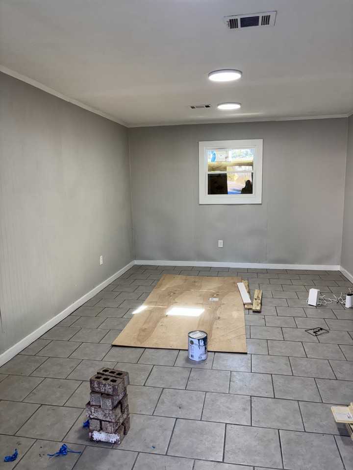 705 17th St #1 - Photo 2 of 7