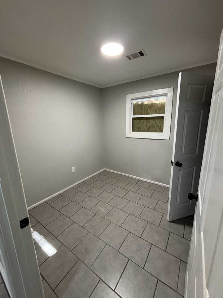 705 17th St #1 - Photo 4 of 7