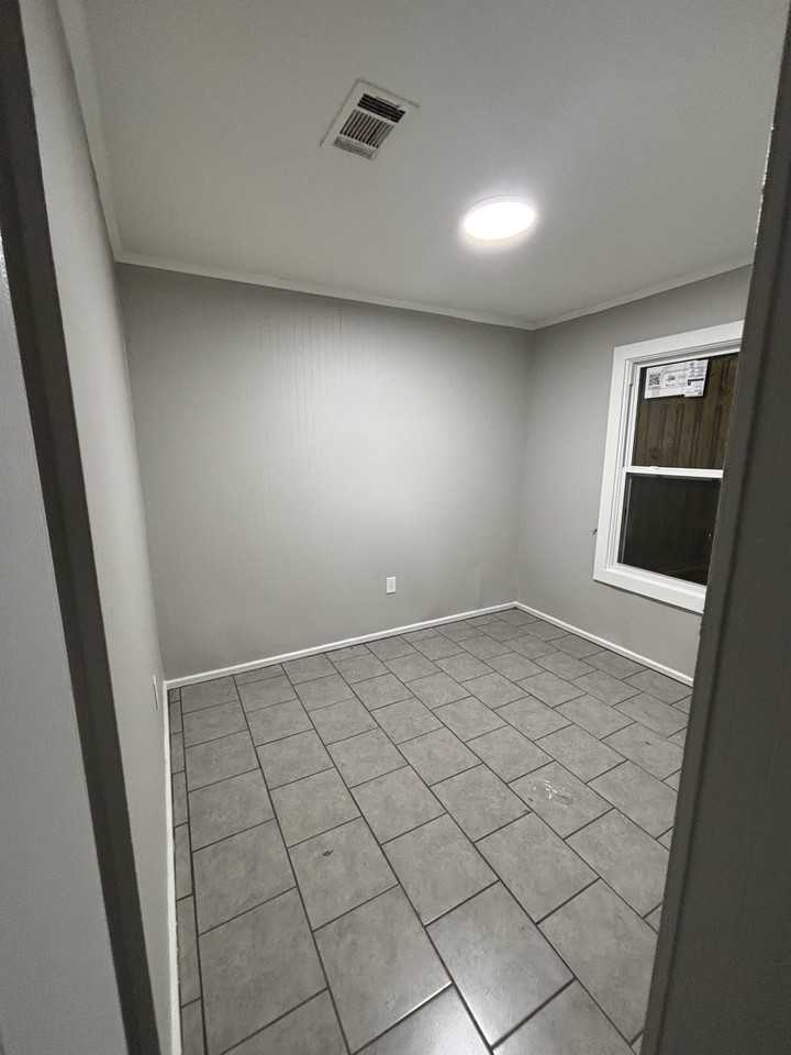 705 17th St #1 - Photo 6 of 7