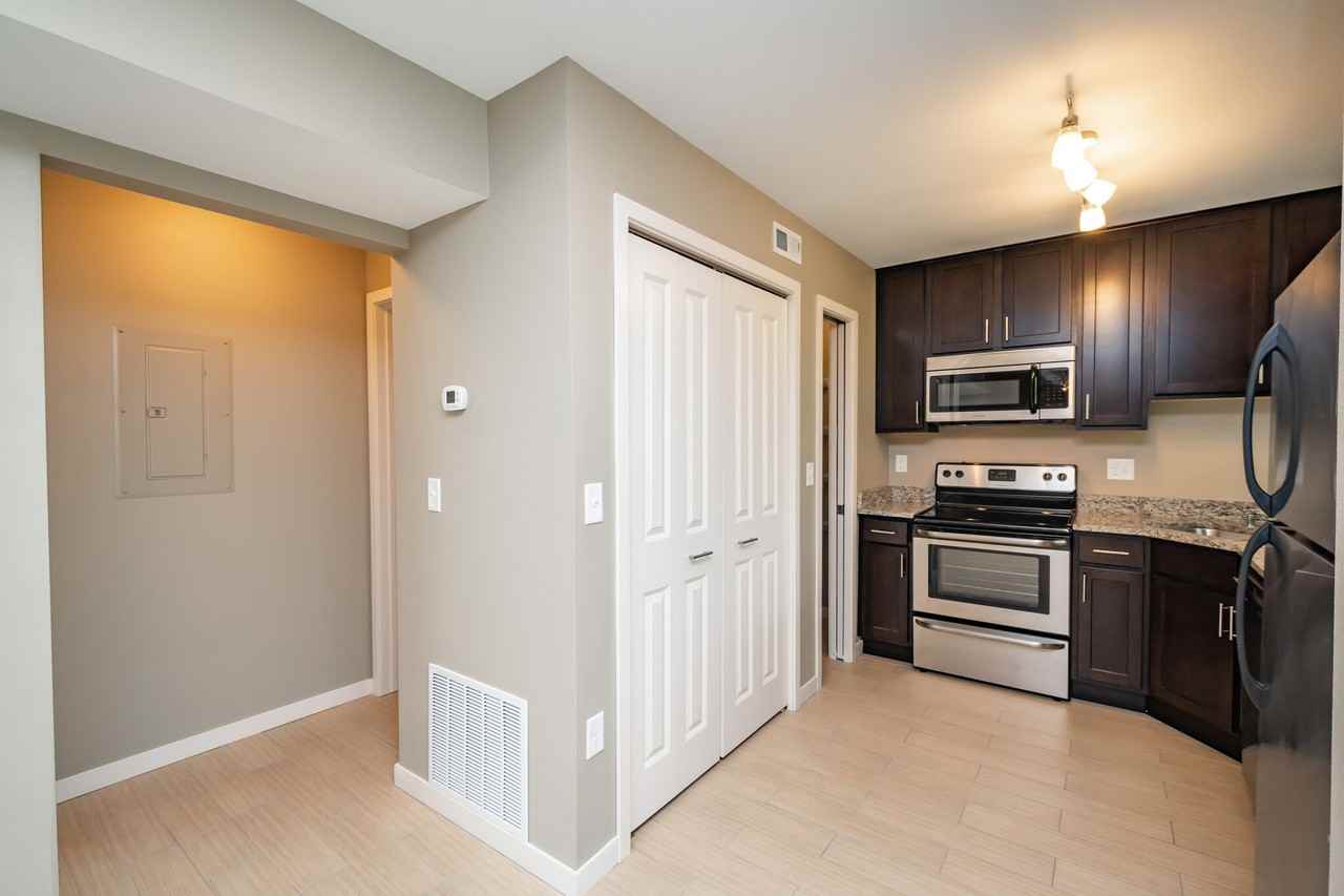 201 6th St #9 - Photo 2 of 18