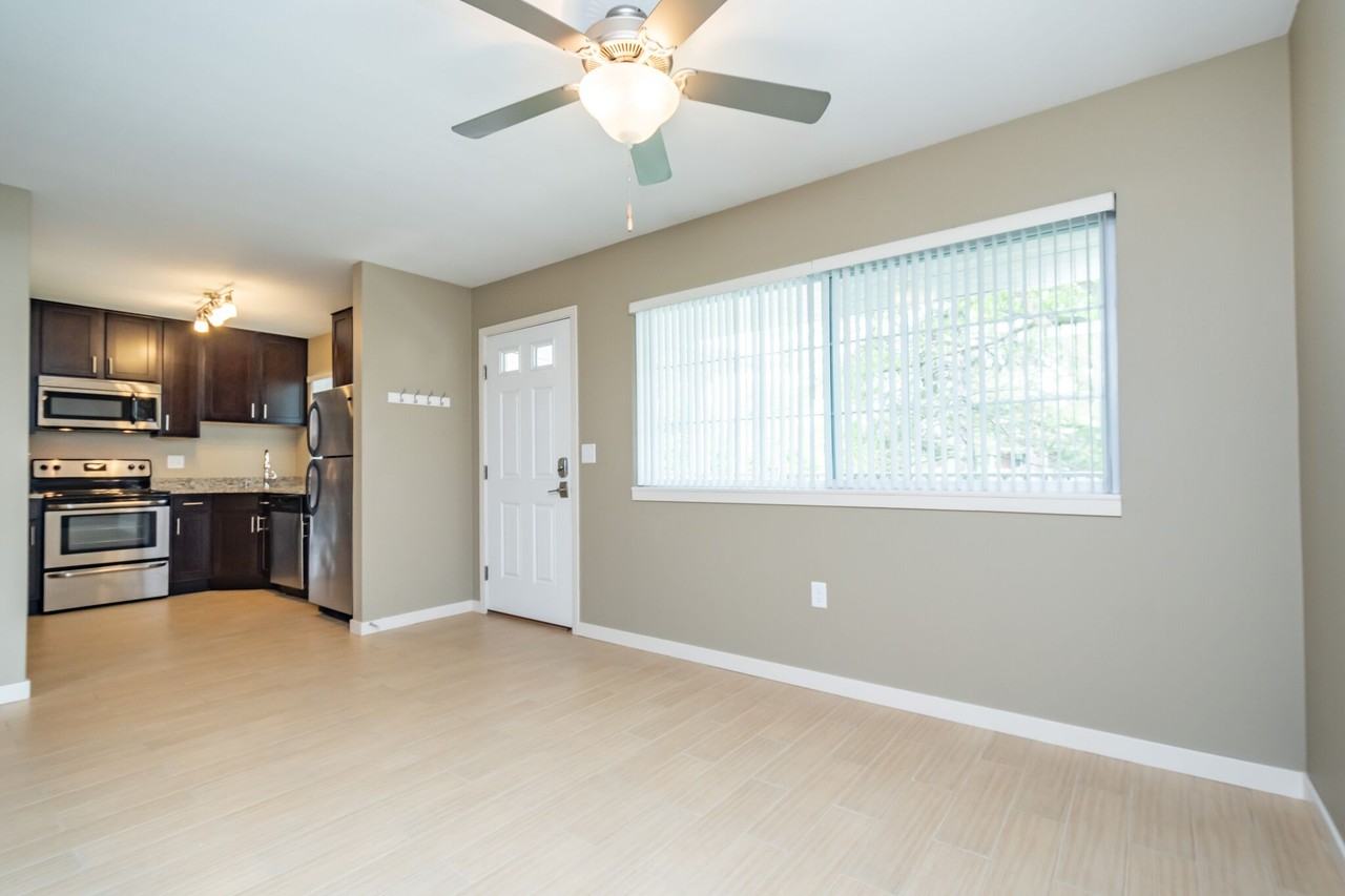 201 6th St #9 - Photo 3 of 18