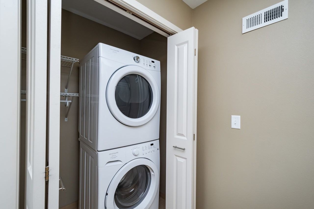 201 6th St #9 - Photo 5 of 18