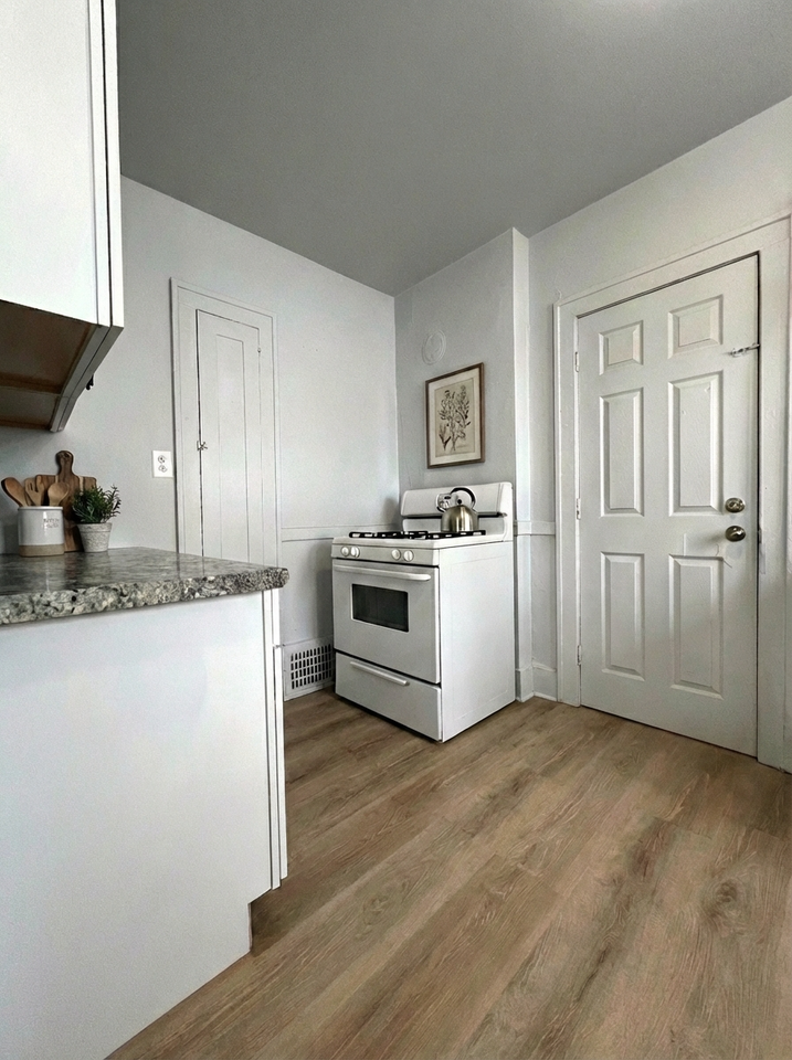 138 E Henry St #138-1 - Photo 6 of 10