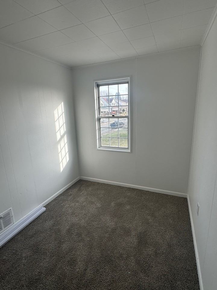 1355 Drey St #1 - Photo 5 of 10