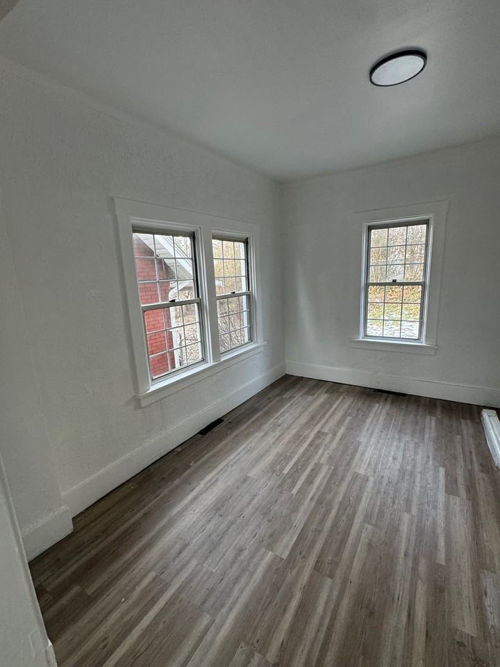 1355 Drey St #1 - Photo 7 of 10