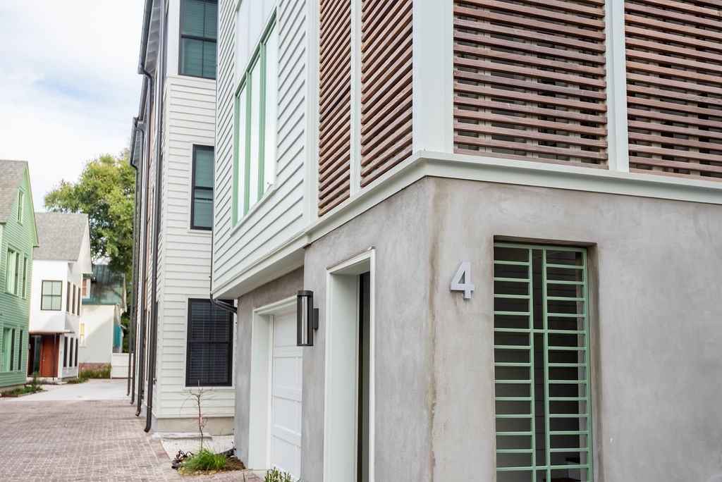 4 Sanctuary Ct #4-301