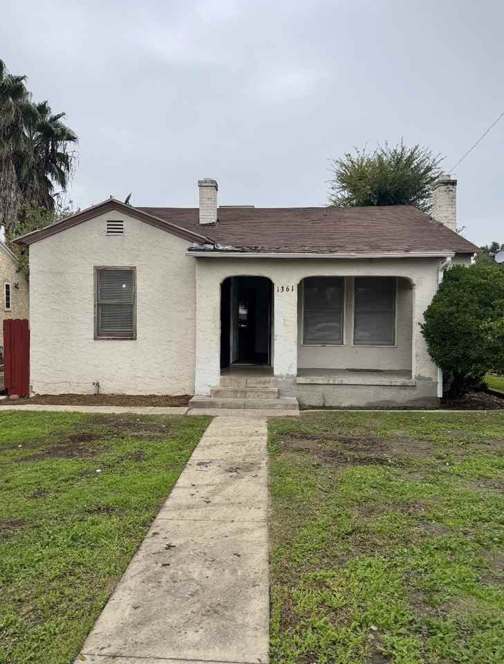 1361 N Safford Ave #1