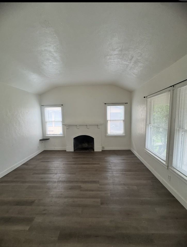 1361 N Safford Ave #1 - Photo 3 of 8