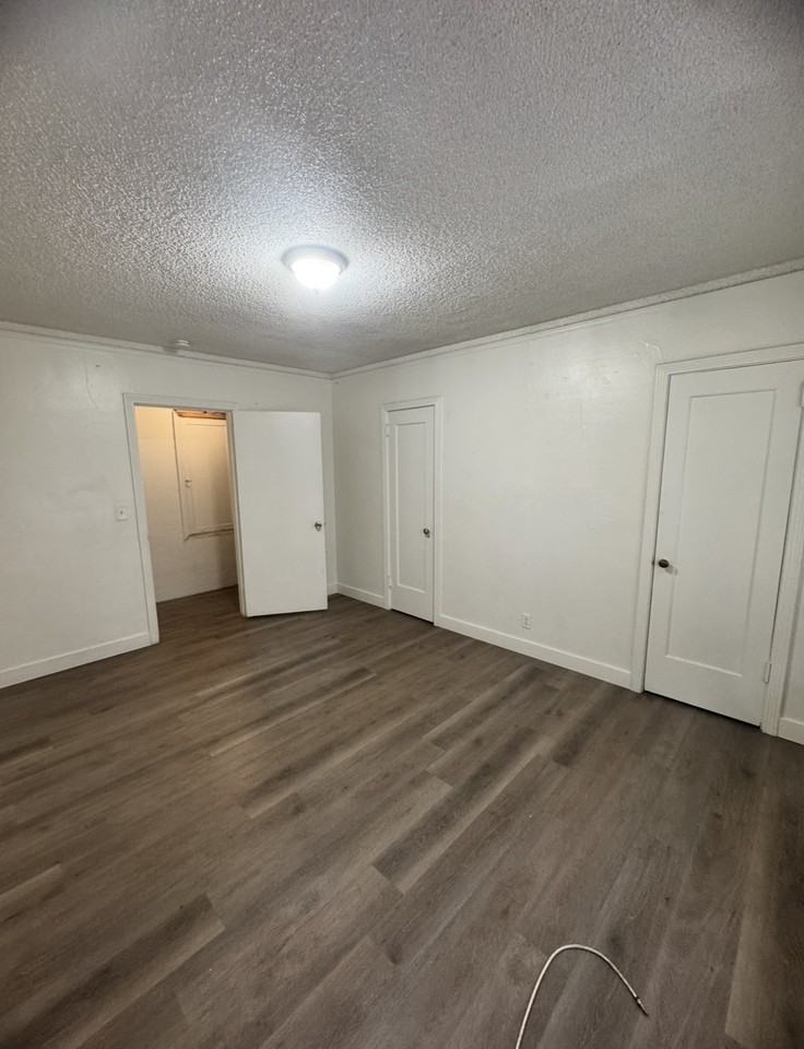 1361 N Safford Ave #1 - Photo 6 of 8