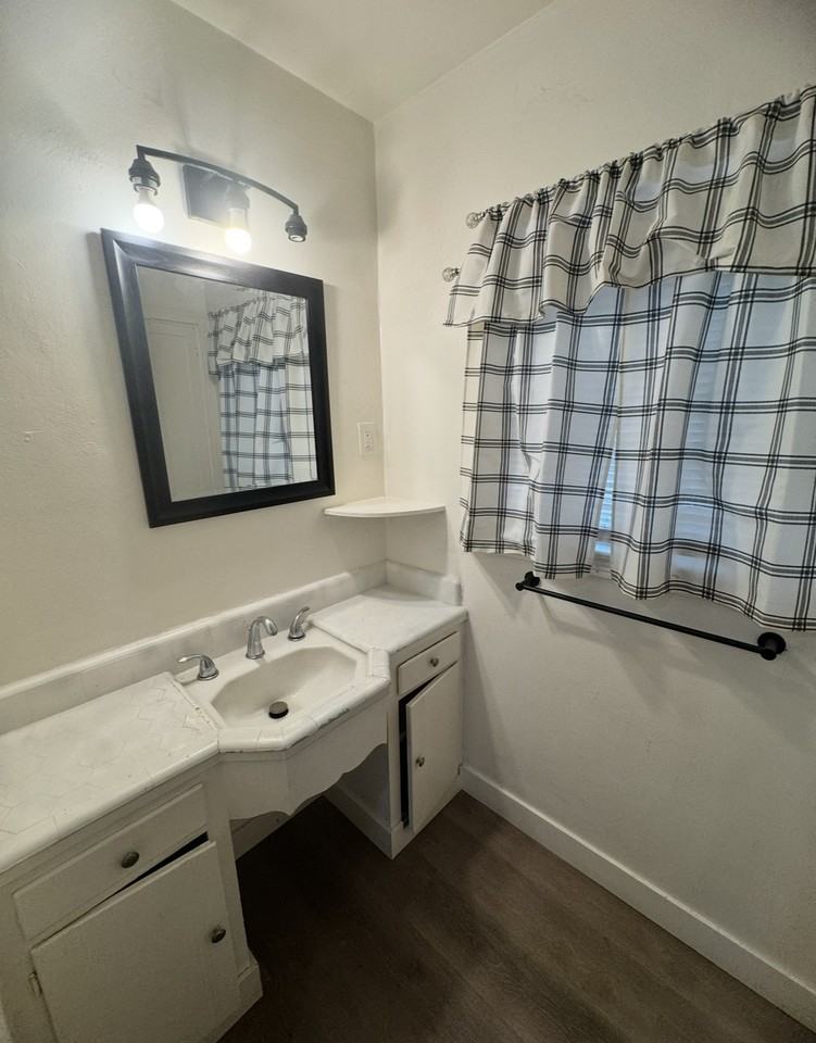 1361 N Safford Ave #1 - Photo 7 of 8