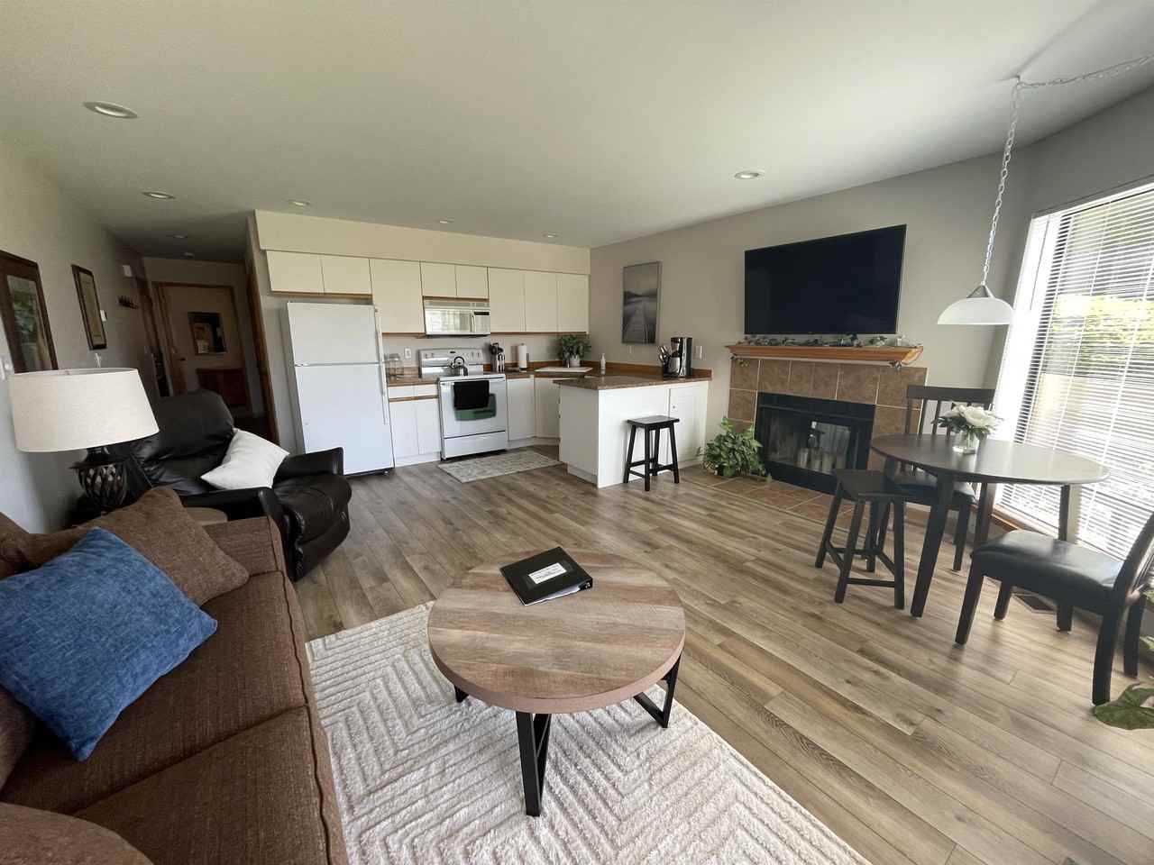 100 Lake Chelan Shores Drive - 18-1 - 1 #1 - Photo 4 of 30