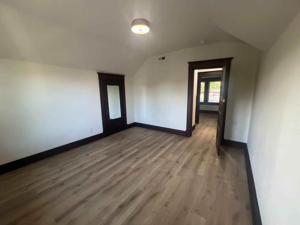 910 Sanders St #910 - Photo 7 of 10