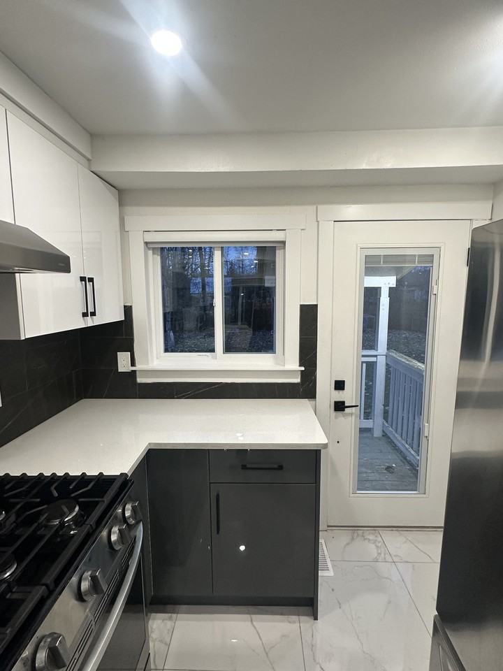 24765 Halnor Ave Uppr - Photo 6 of 31