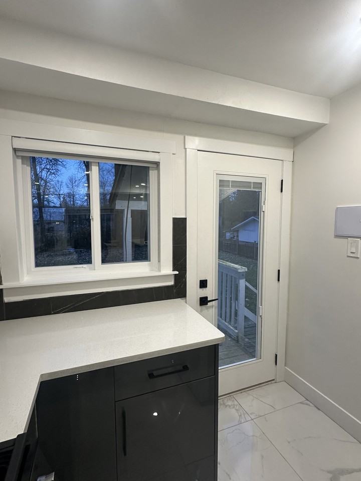 24765 Halnor Ave Uppr - Photo 7 of 31