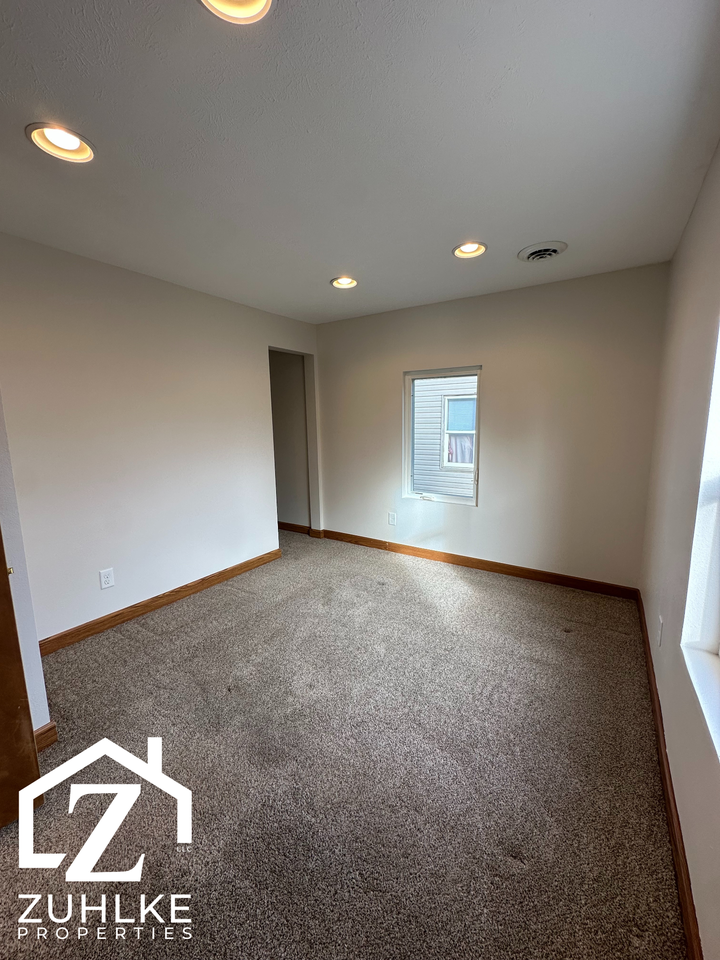 903 N 2nd St #1 - Photo 3 of 10