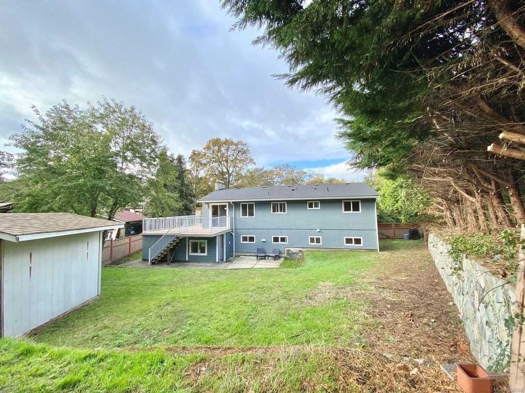 1418 McKenzie - Photo 3 of 3