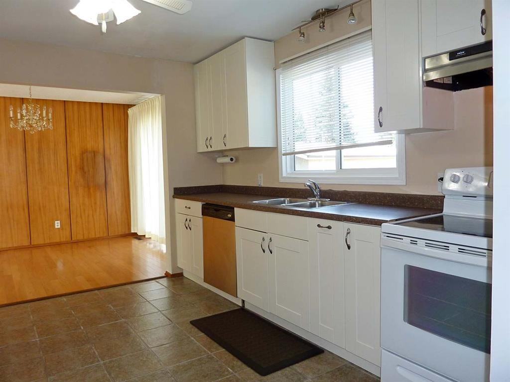 11212 46 Ave NW - Photo 4 of 29