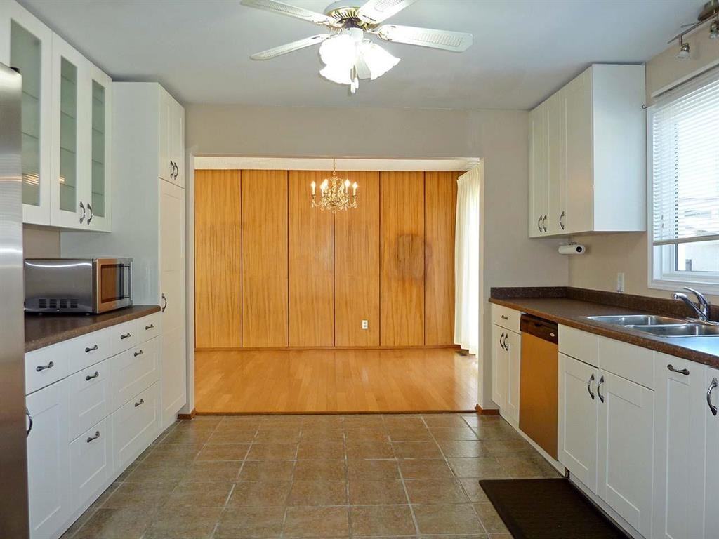 11212 46 Ave NW - Photo 5 of 29