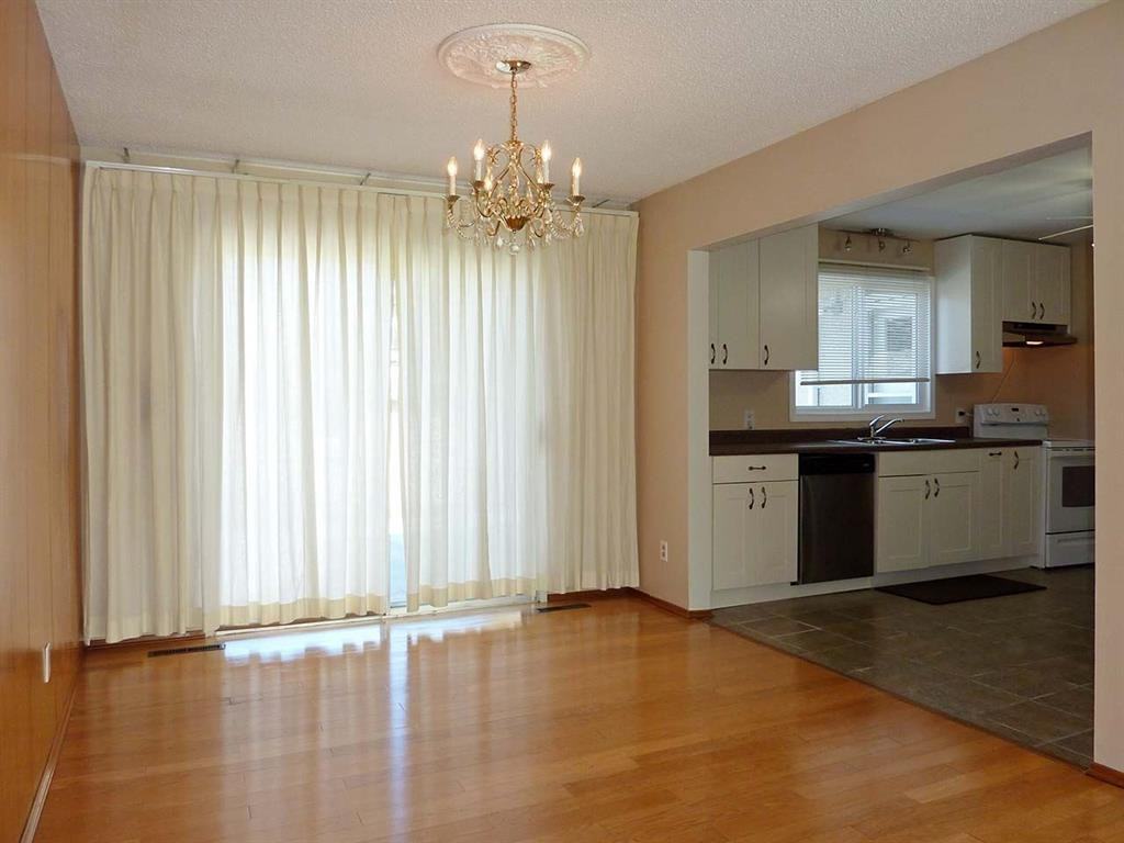 11212 46 Ave NW - Photo 6 of 29