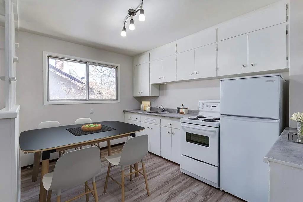 Greystone Manor - Photo 3 of 14