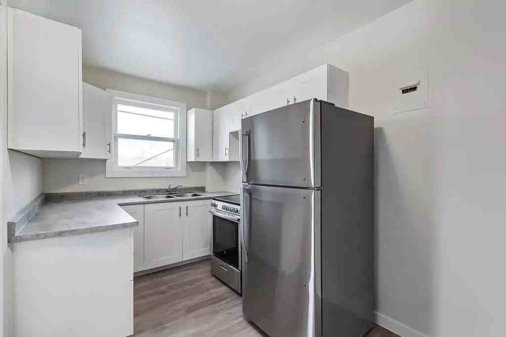 Lakeview Apartments - Photo 5 of 12