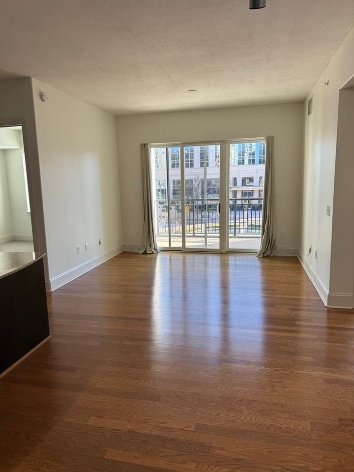 4620 Piedmont Row Dr #305 - Photo 7 of 19