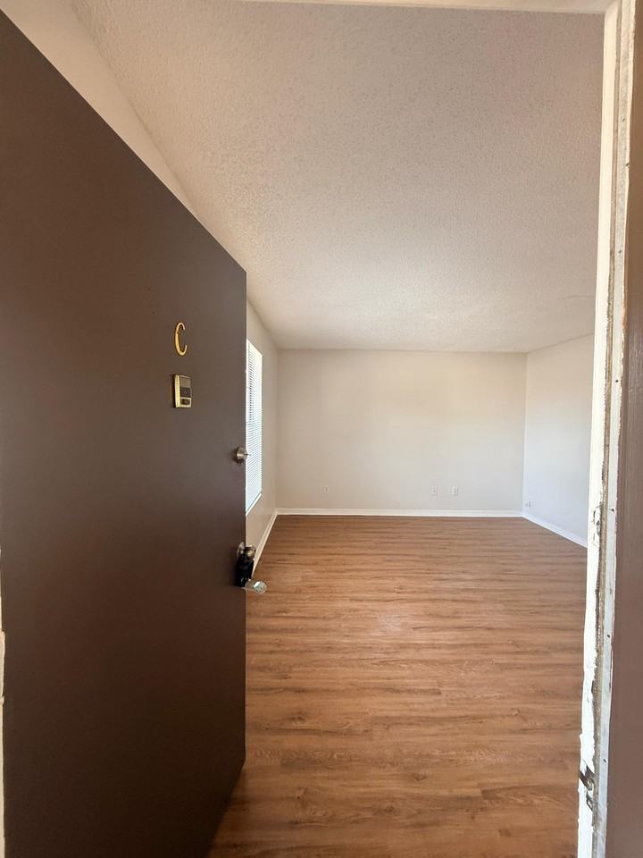 460 Crabapple Ct #C - Photo 2 of 9