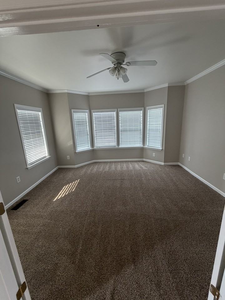 163 Charlotte Ct - Photo 2 of 20