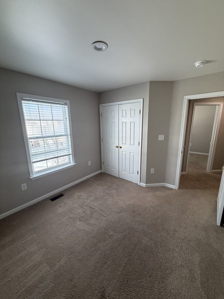 163 Charlotte Ct - Photo 3 of 20