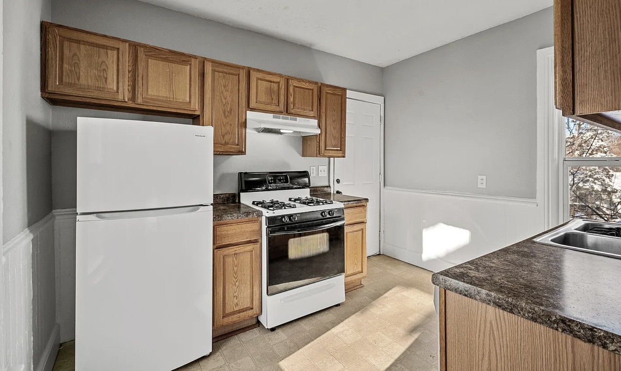 861 Marion St #2 - Photo 7 of 10