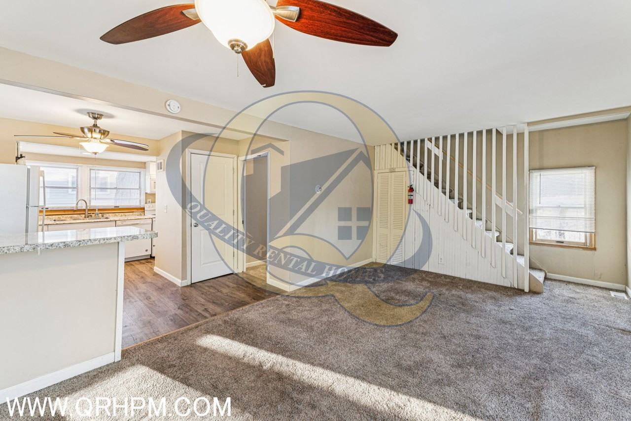 2040 Linden St - Photo 4 of 19